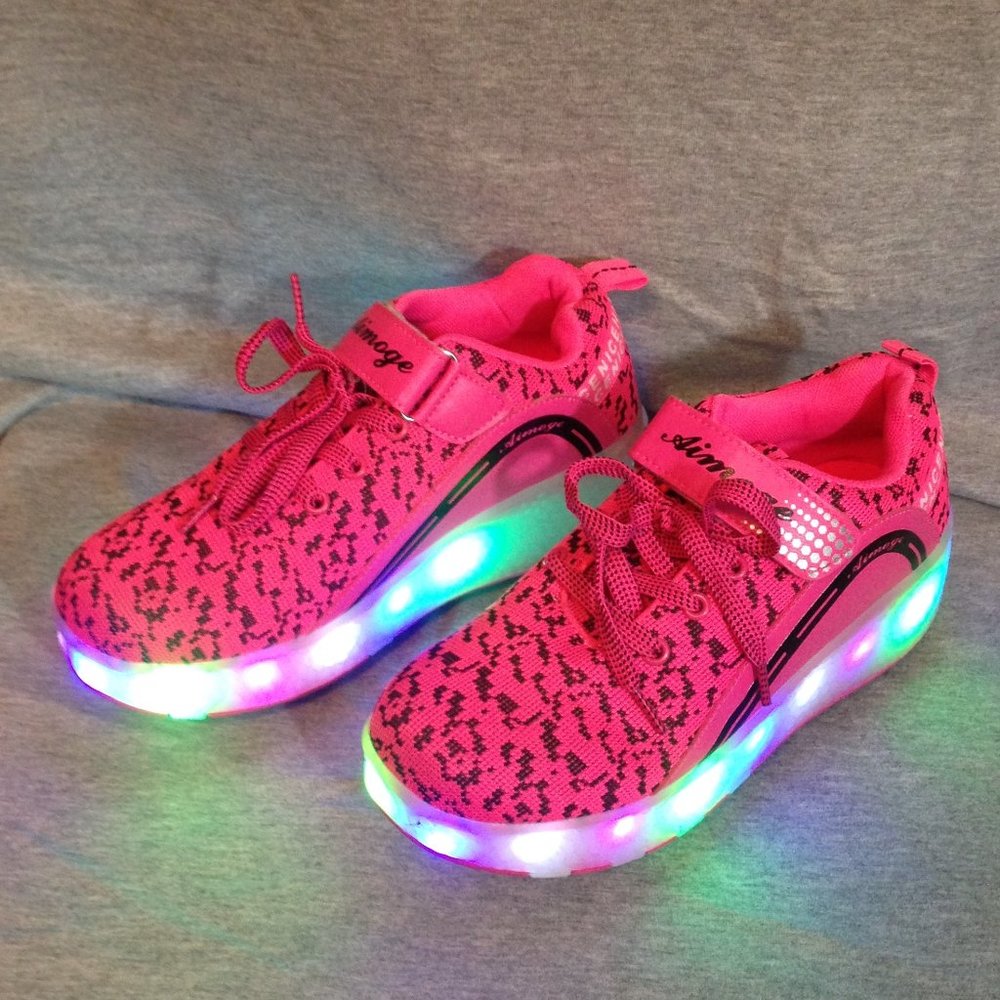 Girls light up skate shoes by Aimoge size 4